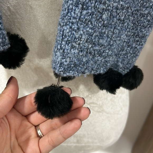 Nordstrom 3 piece wool cashmere blend boucle faux fur scarf hat and gloves - Picture 4 of 13